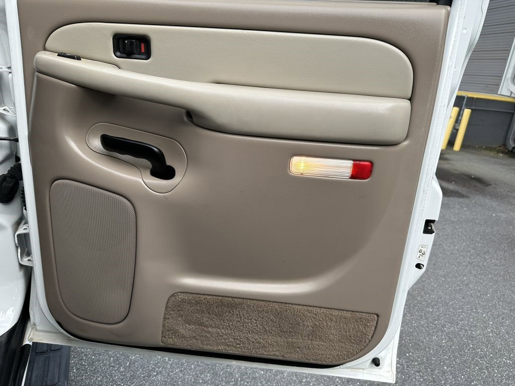 Used 2002 Chevrolet Suburban LT image 14