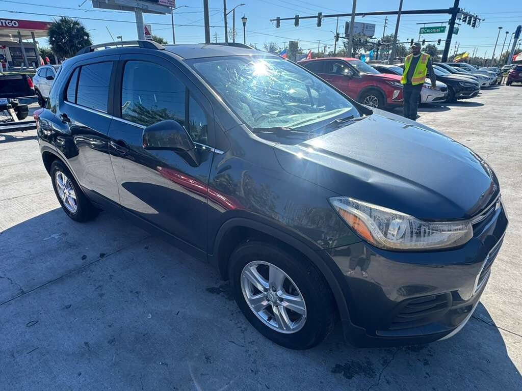 Used 2017 Chevrolet Trax LT image 2