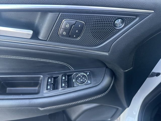 Used 2022 Ford Edge Titanium AWD/4WD image 18