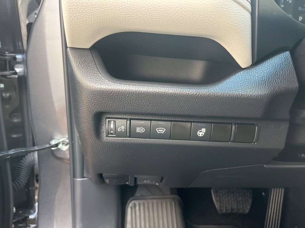 Used 2025 Toyota RAV4 XLE image 19