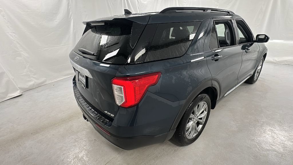 Used 2022 Ford Explorer XLT w/ Equipment Group 202A image 3