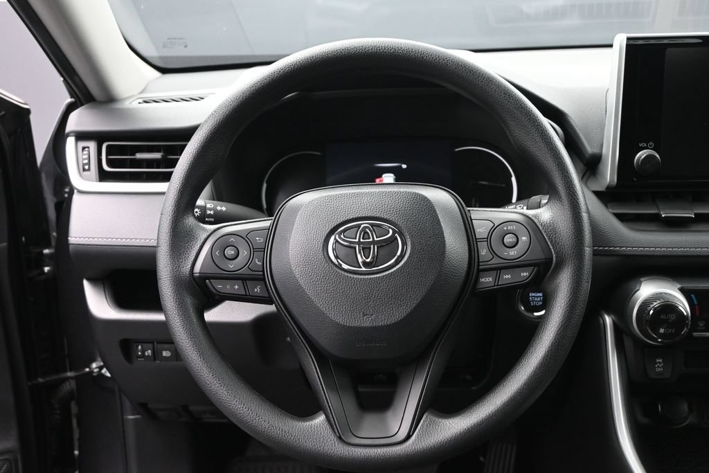 Used 2024 Toyota RAV4 XLE AWD/4WD image 6