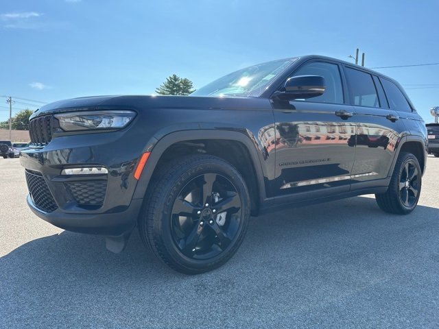 Used 2023 Jeep Grand Cherokee Limited w/ Black Appearance Package