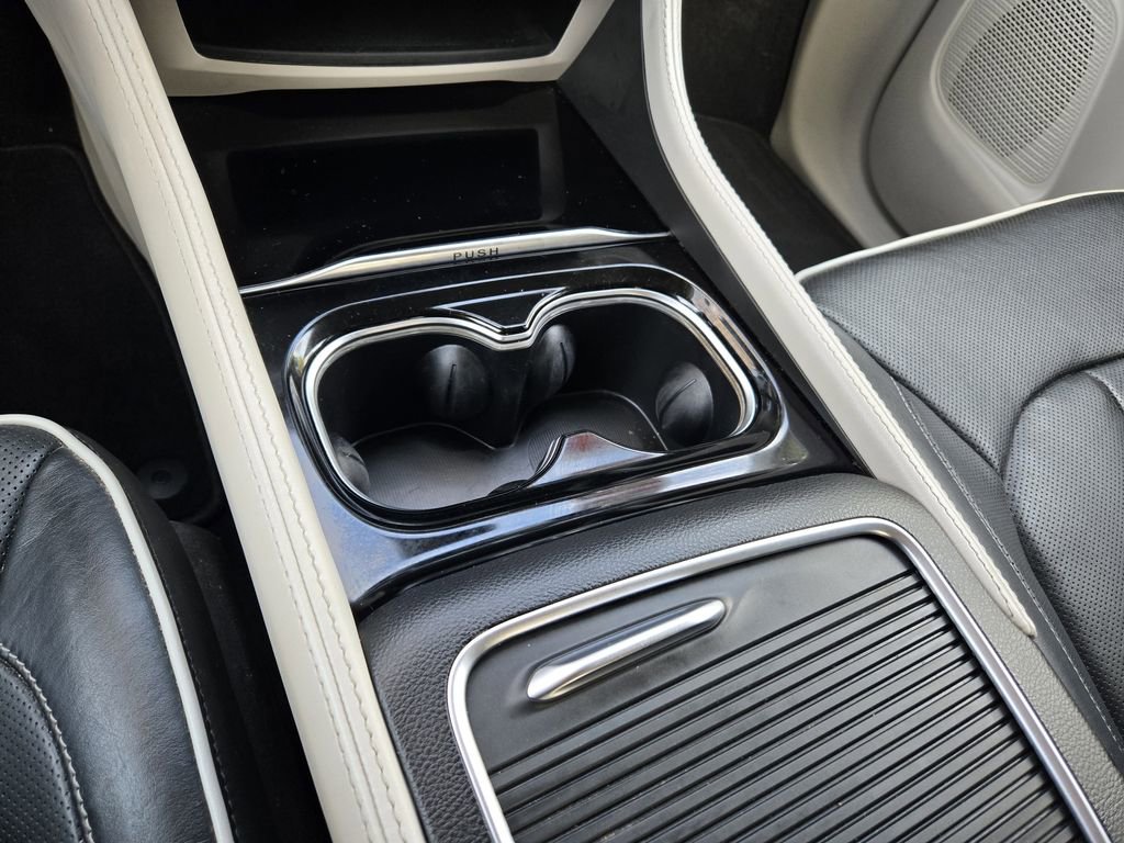 Used 2022 Chrysler Pacifica Limited image 18