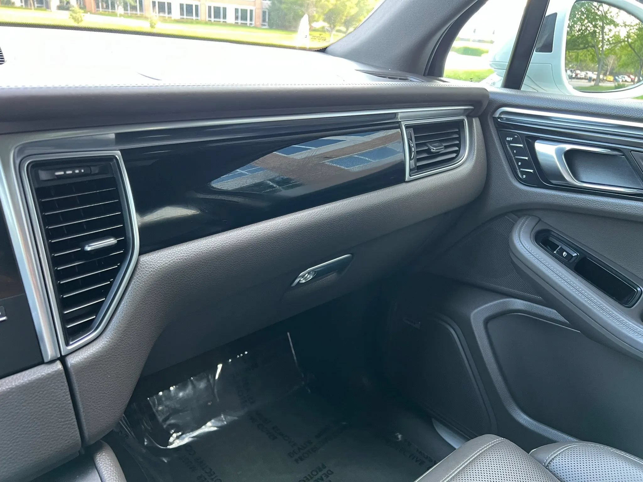 Used 2017 Porsche Macan S AWD/4WD image 32