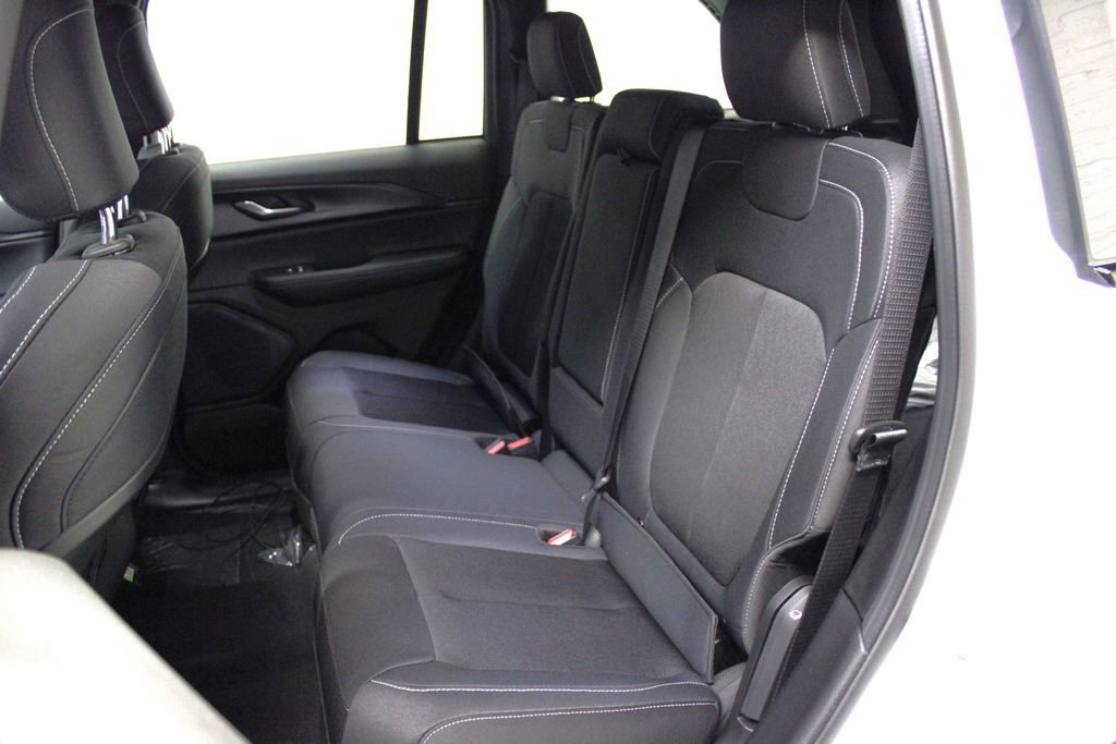 New 2025 Jeep Grand Cherokee Laredo X w/ Luxury Tech Group I image 27