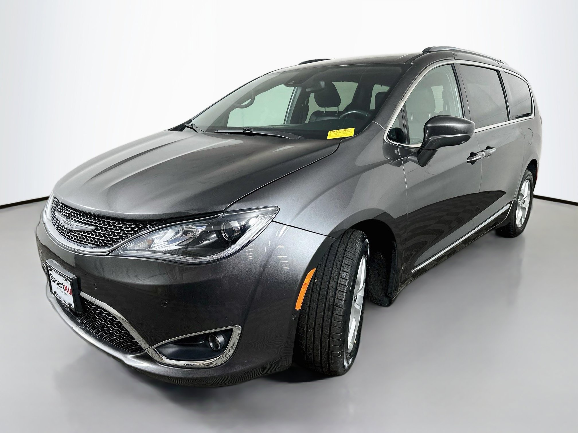 Used 2020 Chrysler Pacifica Touring-L FWD image 3