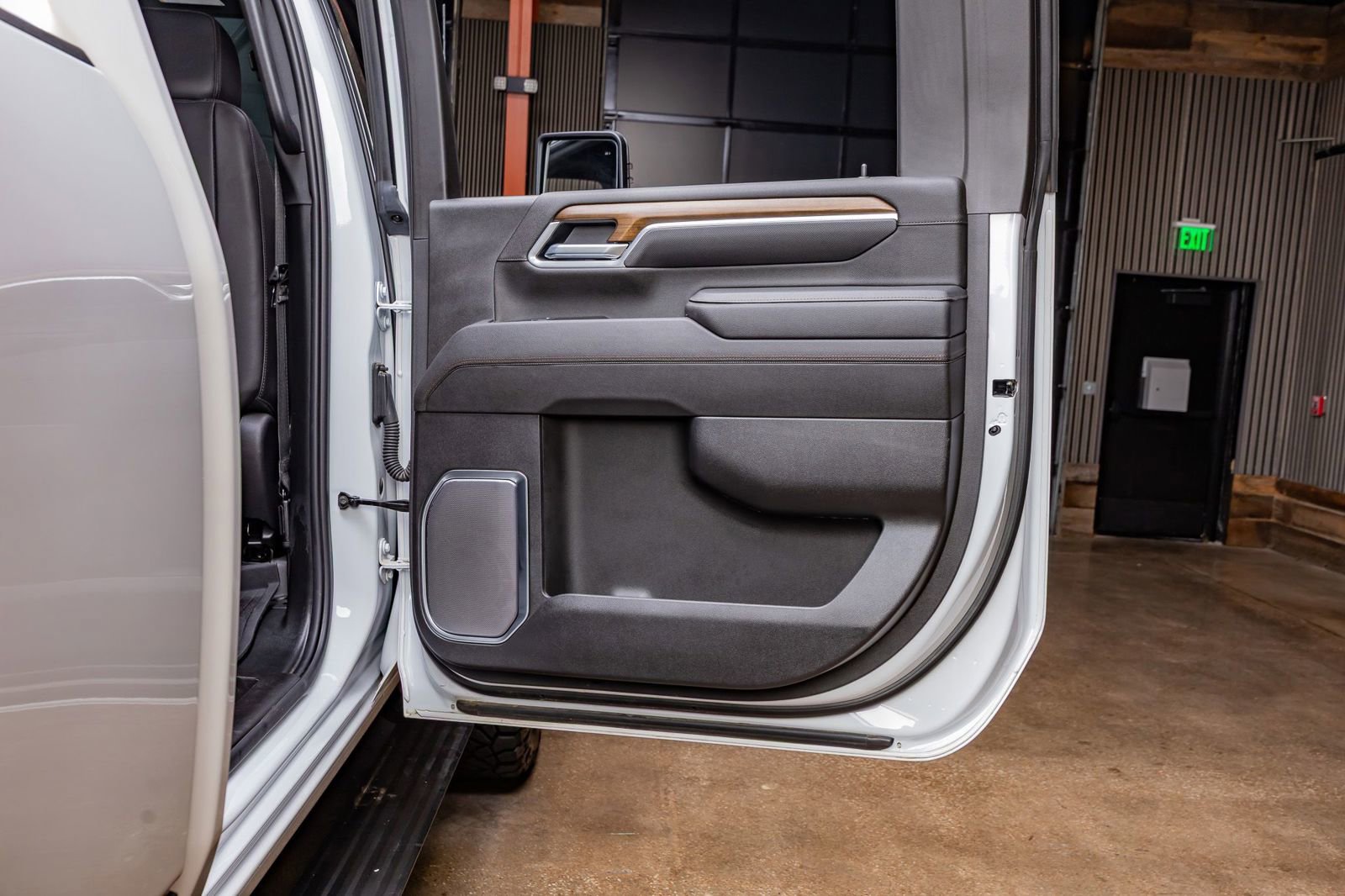 Used 2025 Chevrolet Silverado 2500 High Country w/ Technology Package image 40