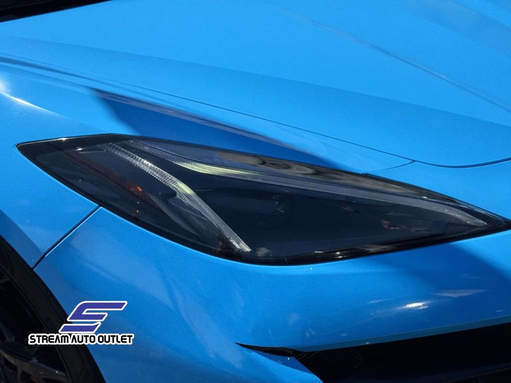 Used 2021 Chevrolet Corvette Stingray Premium Conv w/ Z51 Performance Package image 2