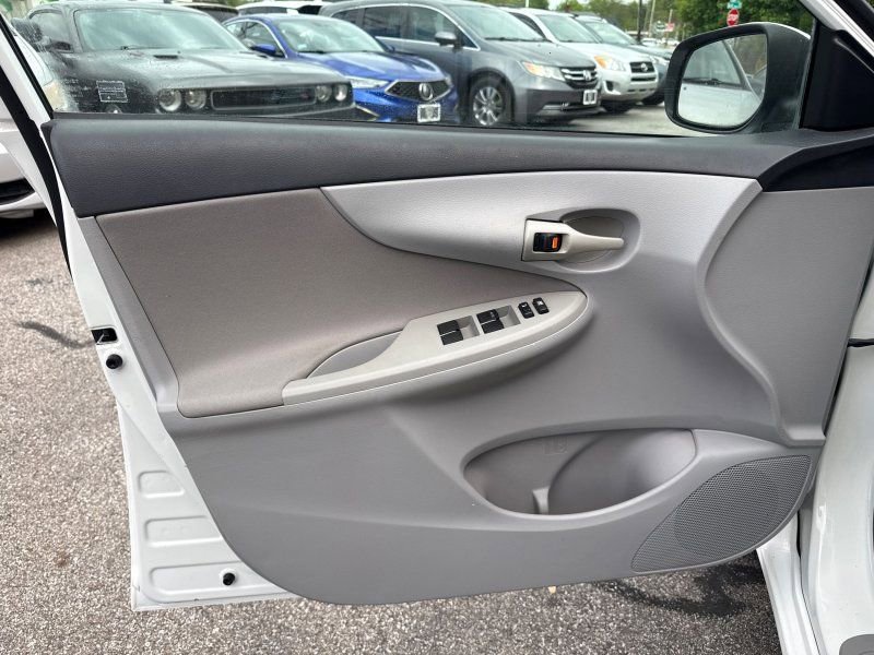 Used 2013 Toyota Corolla L FWD image 9