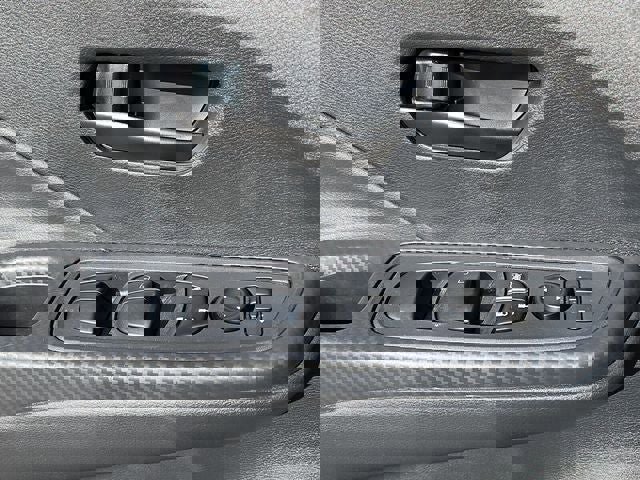 Used 2025 Nissan Versa S image 34