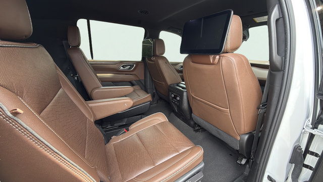 Used 2023 Chevrolet Suburban High Country w/ Advanced Technology Package AWD/4WD image 23