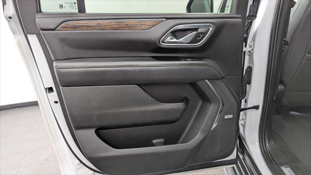 Used 2023 Chevrolet Suburban Premier image 16