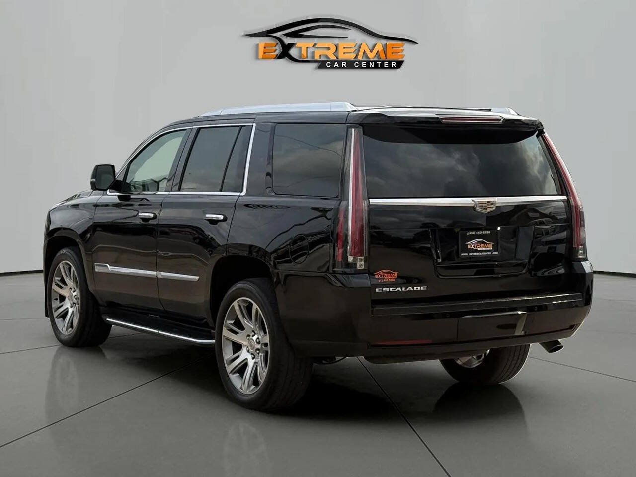 Used 2016 Cadillac Escalade Luxury AWD/4WD image 4