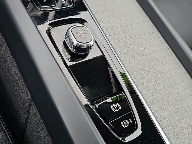 Used 2025 Volvo XC60 B5 Plus w/ Protection Package Premier image 25