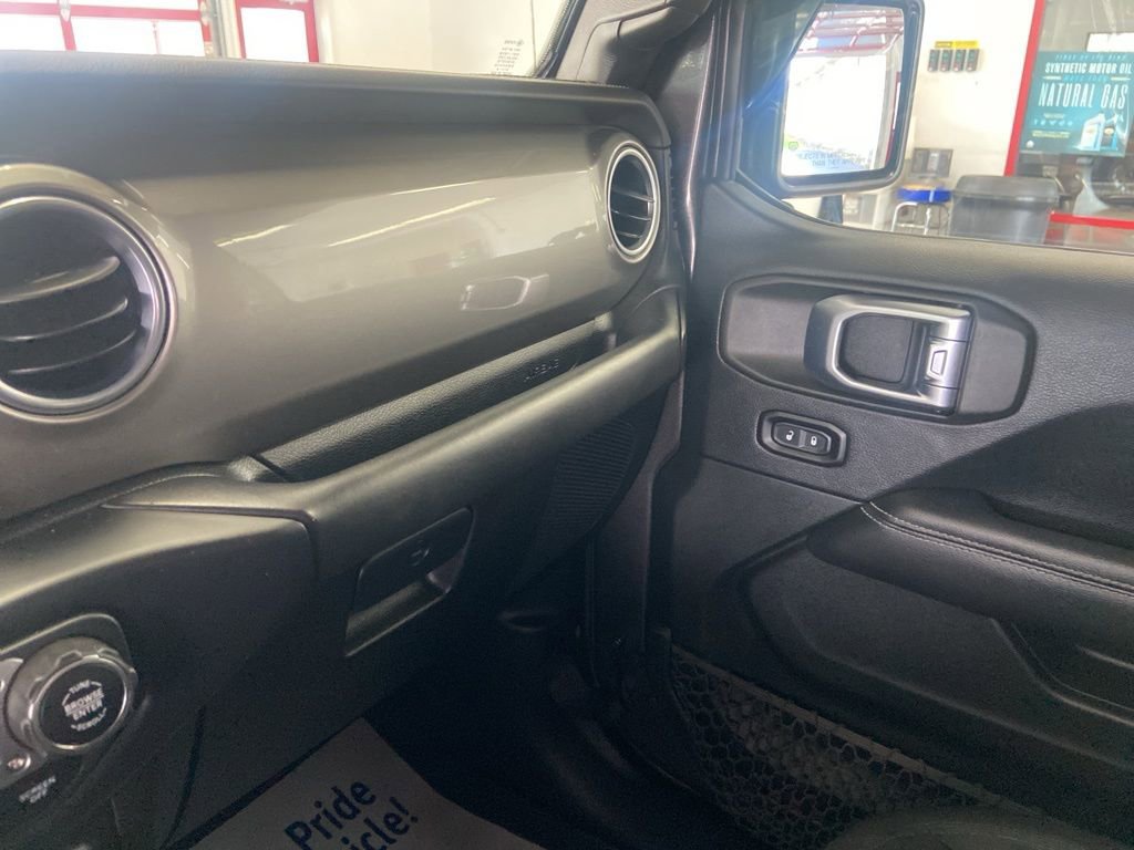 Used 2018 Jeep Wrangler Unlimited Sahara AWD/4WD image 30