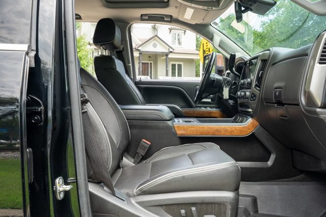Used 2018 Chevrolet Silverado 2500 High Country w/ Duramax Plus Package AWD/4WD image 37