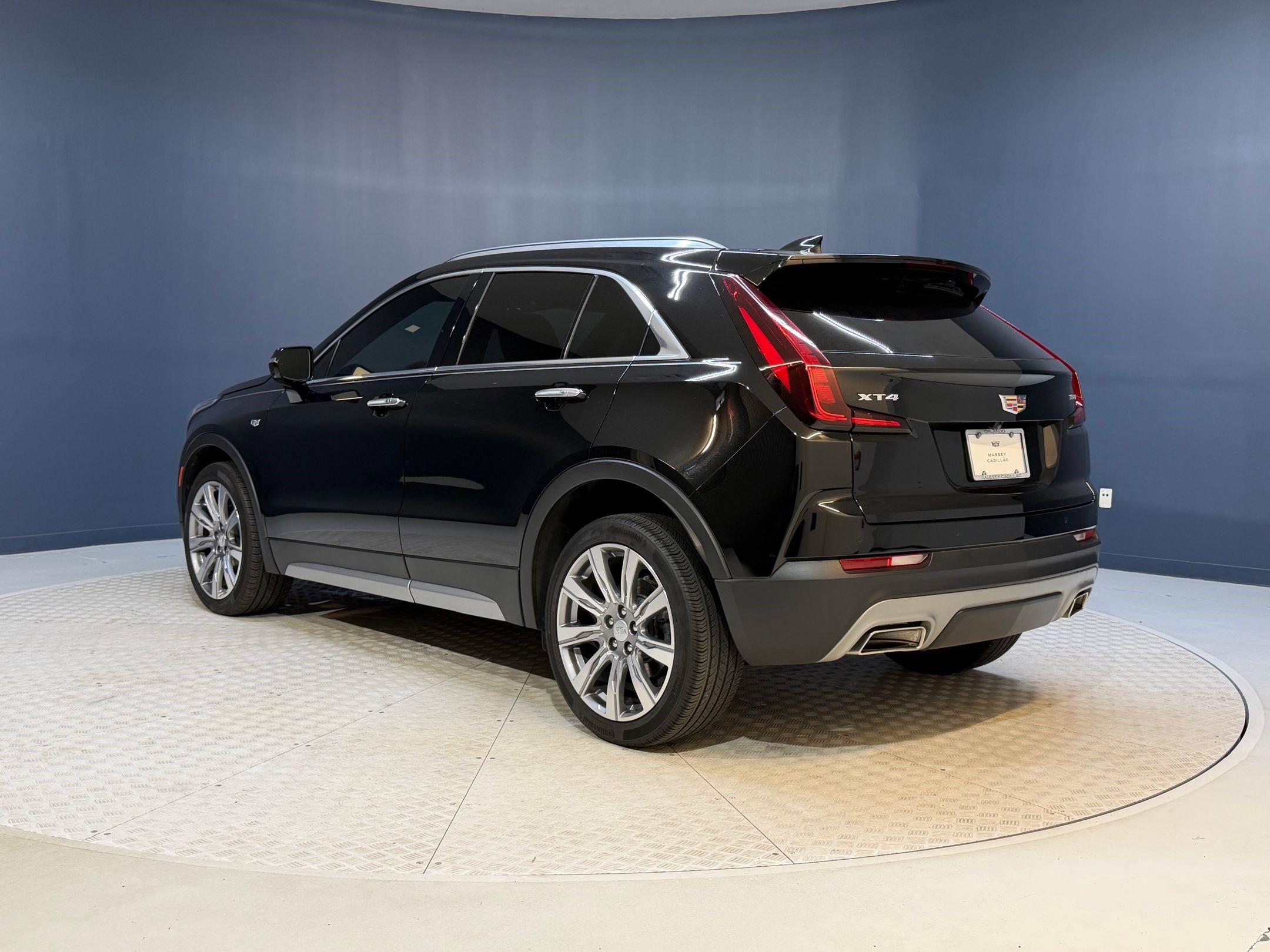 Certified 2023 Cadillac XT4 Premium Luxury w/ Driver Assist Package FWD image 3