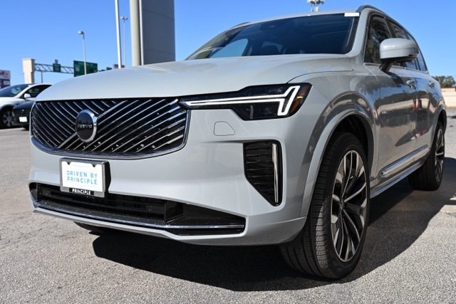 New 2026 Volvo XC90 B5 Core AWD/4WD image 3
