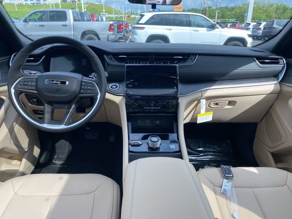 New 2025 Jeep Grand Cherokee Limited w/ Black Appearance Package image 22