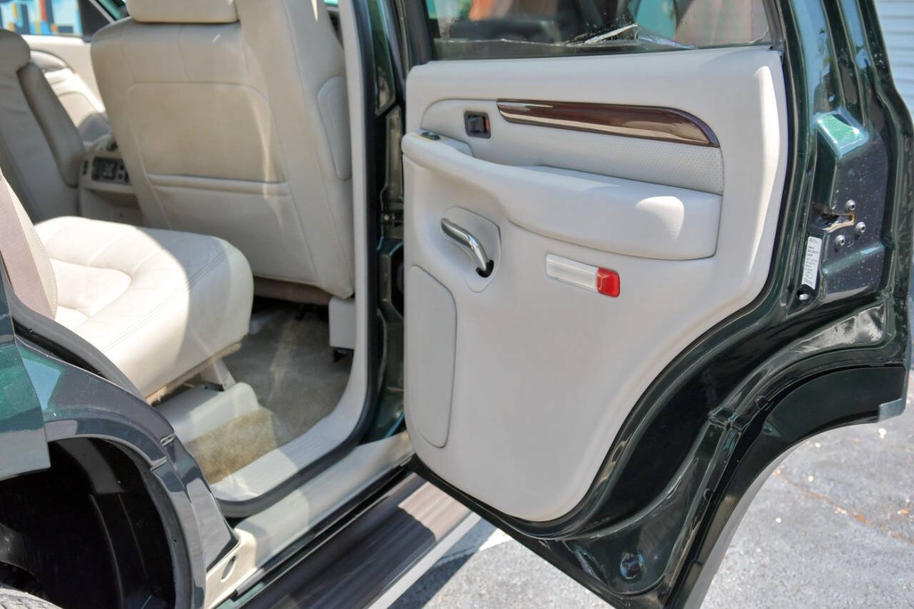 Used 2002 Cadillac Escalade AWD image 38