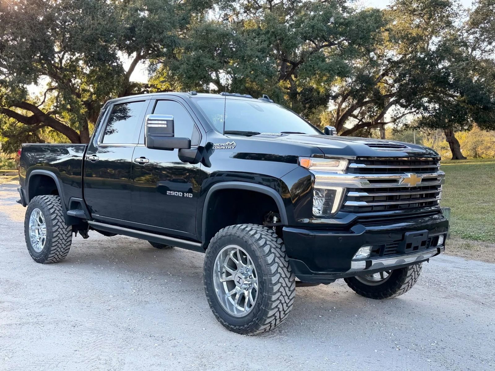 Used 2023 Chevrolet Silverado 2500 High Country w/ Safety Package II image 27