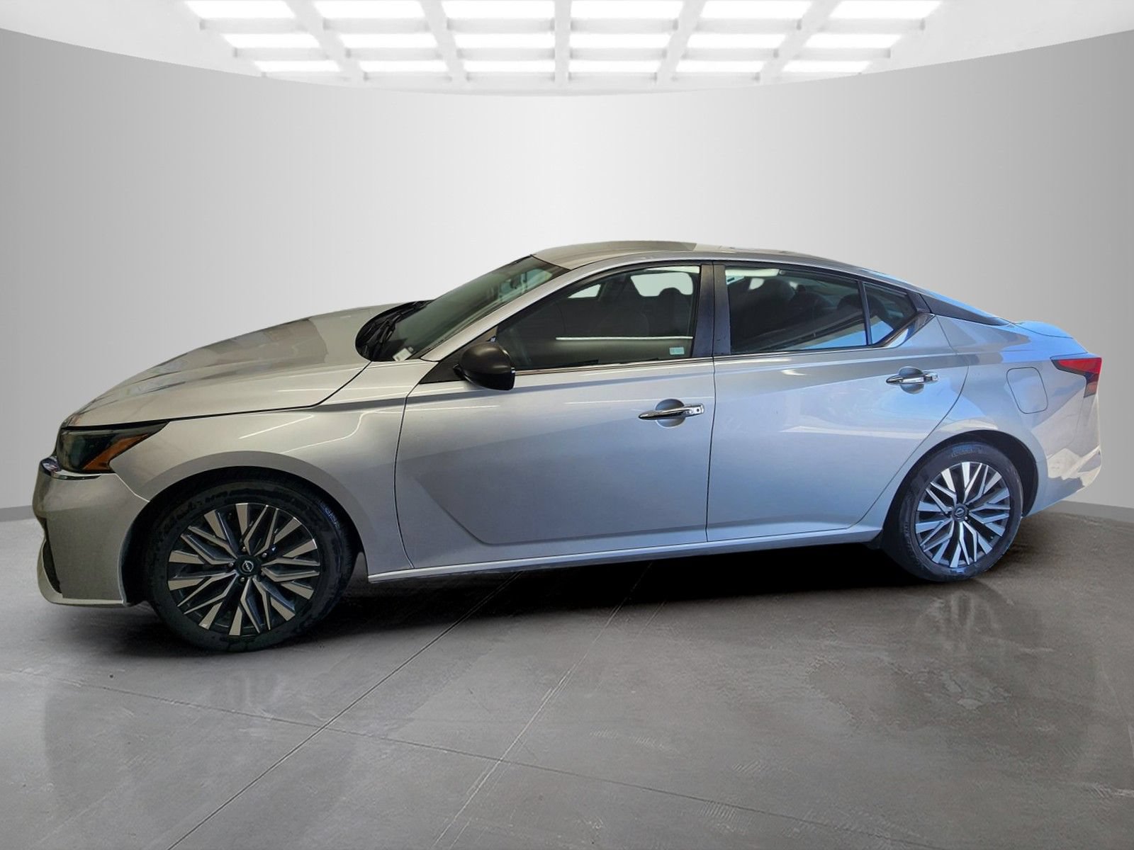 Used 2024 Nissan Altima 2.5 SV FWD image 4