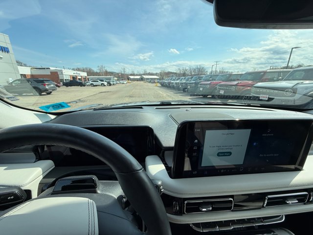 Used 2025 Lincoln Aviator Reserve w/ Jet Appearance Package image 2