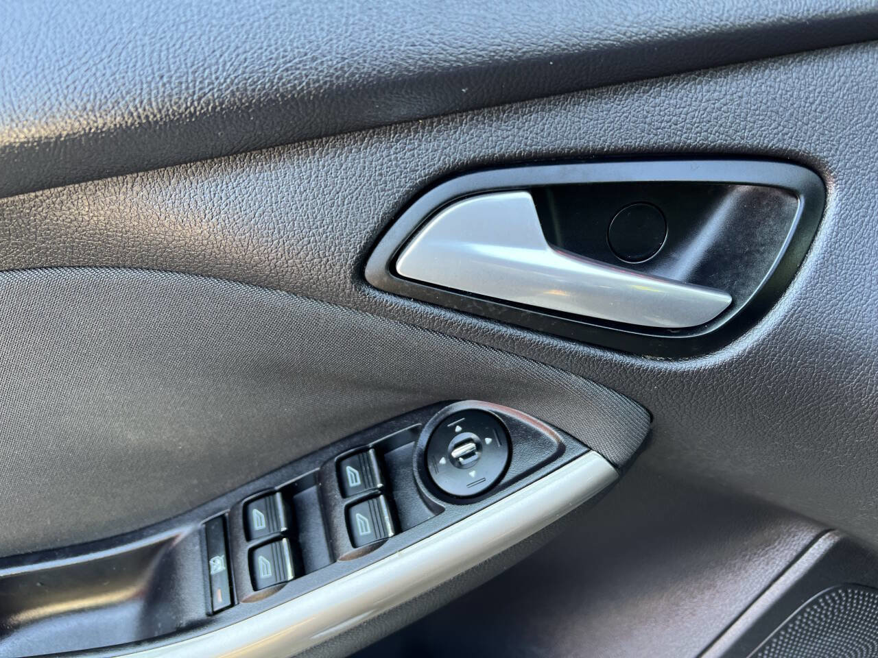 Used 2012 Ford Focus SEL image 28