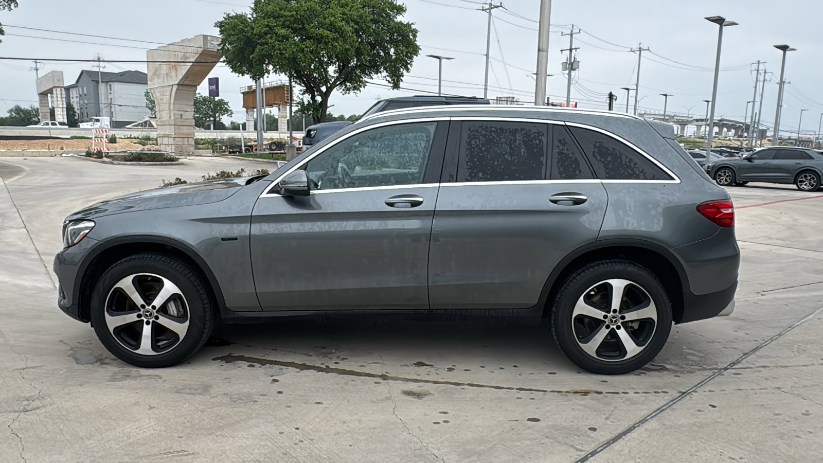 Used 2019 Mercedes-Benz GLC 350e 4MATIC image 4