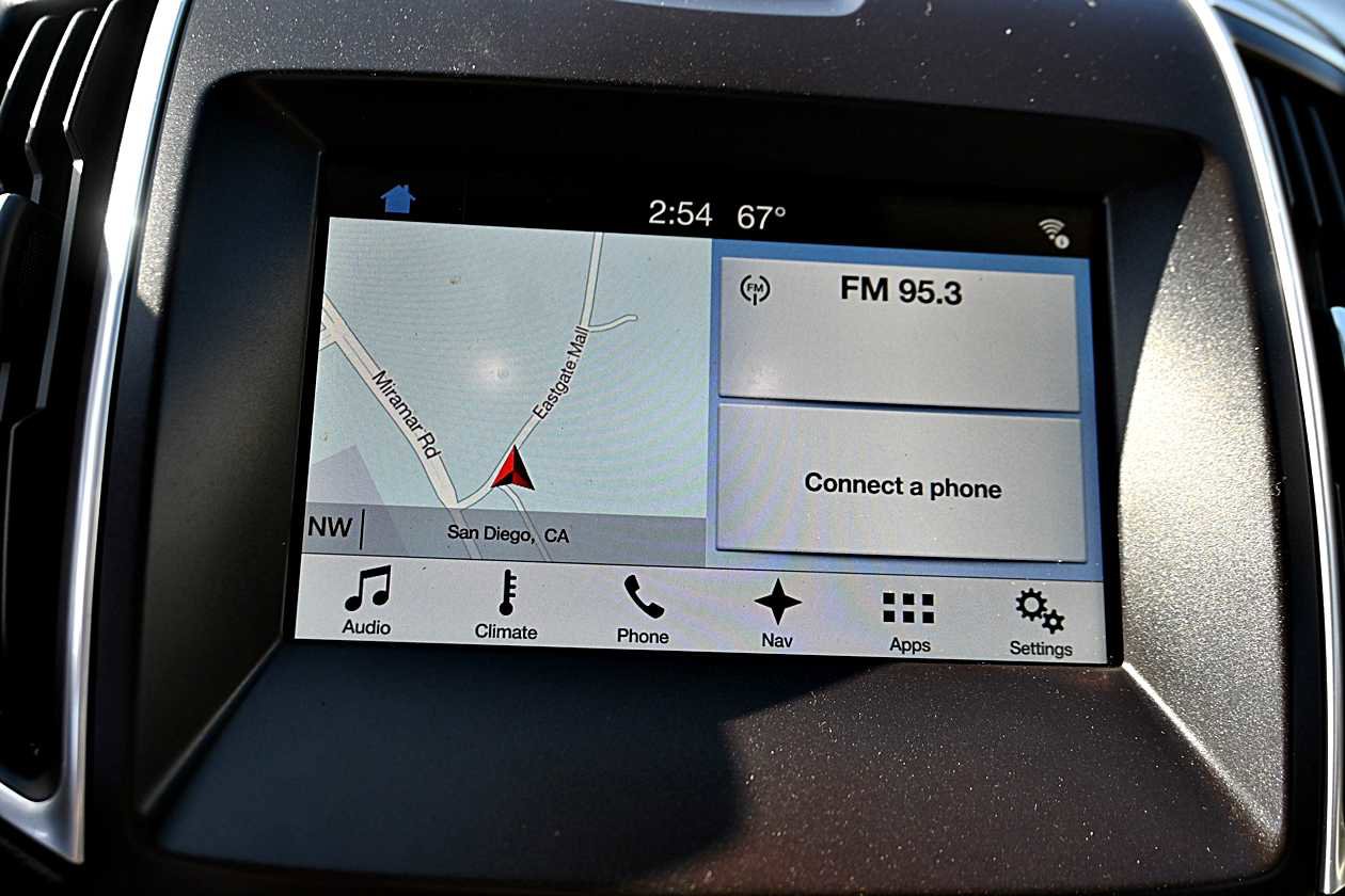 Used 2017 Ford Edge Titanium w/ Equipment Group 302A FWD image 28