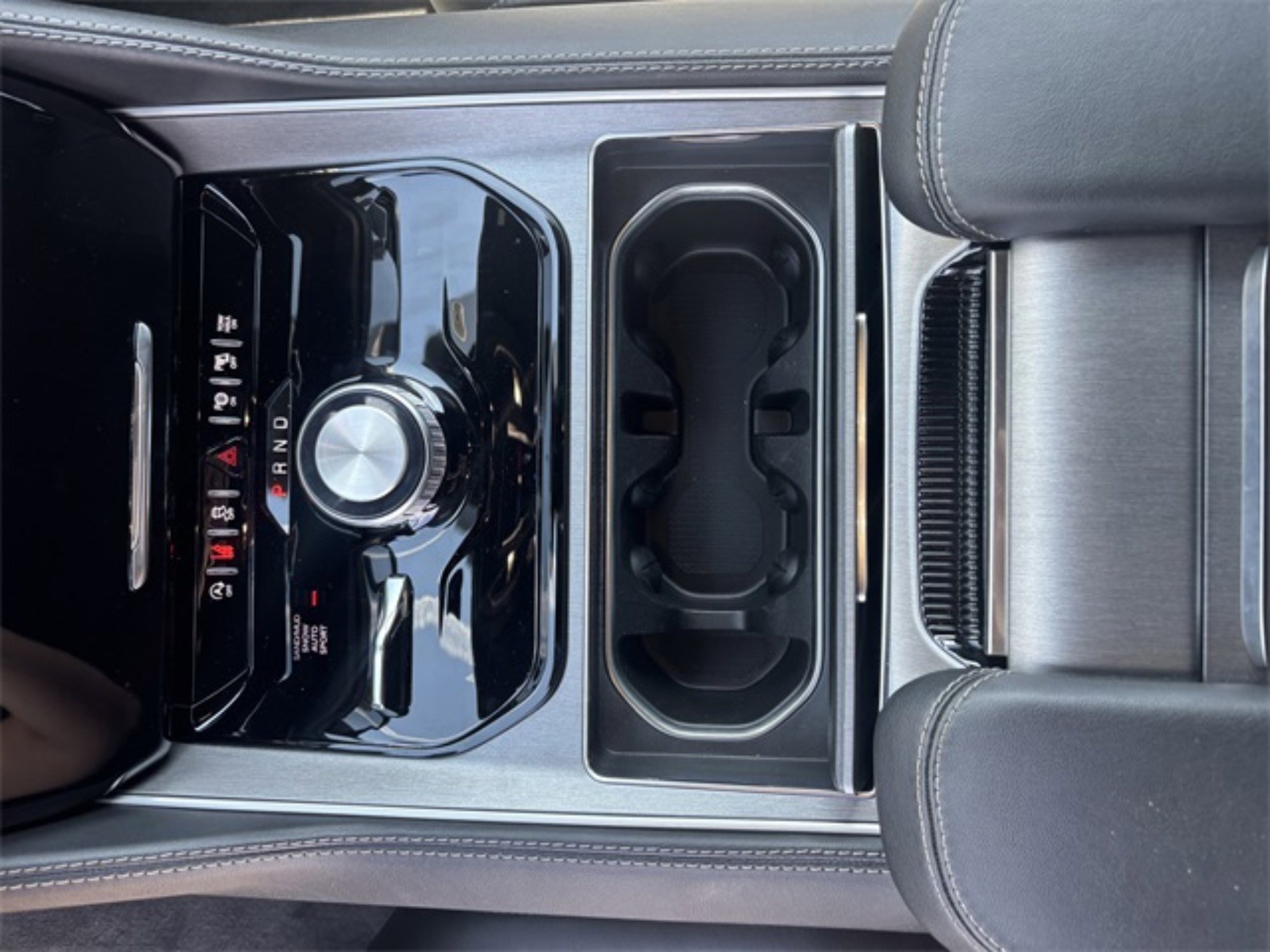 New 2025 Jeep Wagoneer L 4WD w/ Convenience Group I image 18