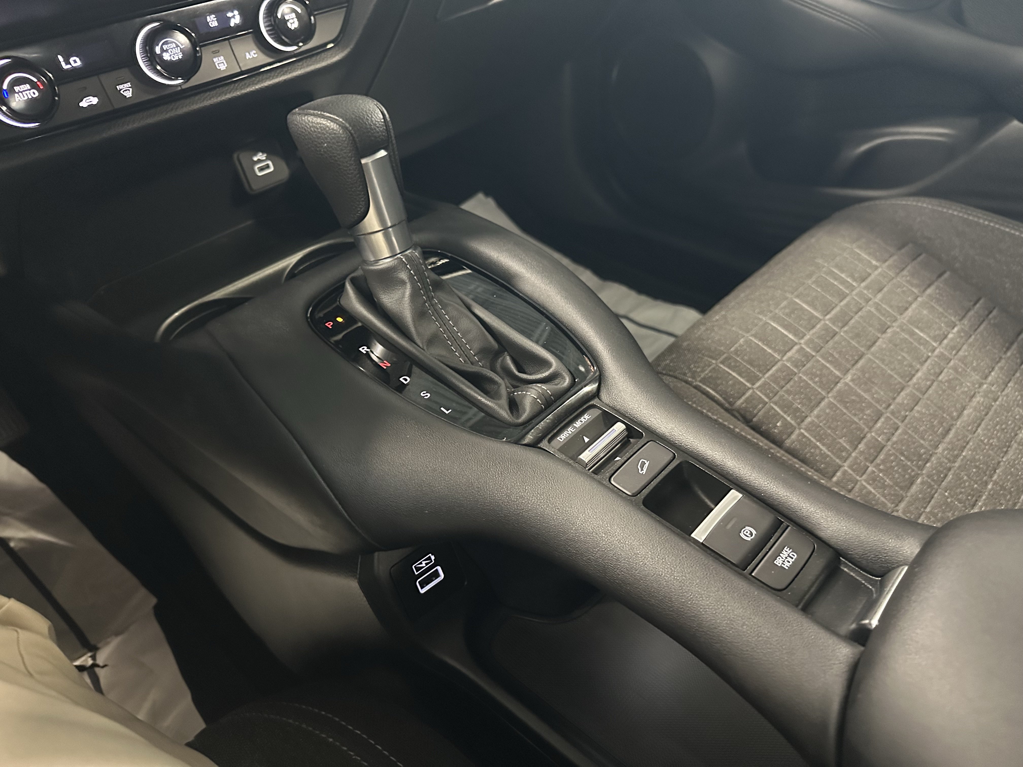 Used 2023 Honda HR-V LX image 12