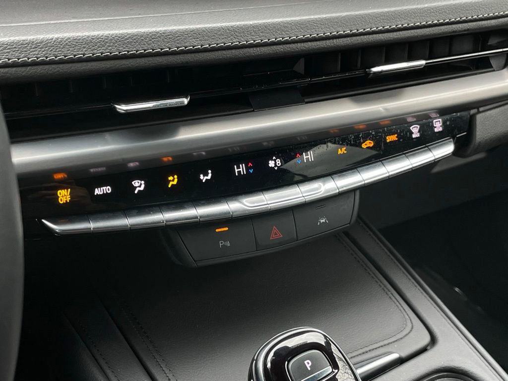 Used 2024 Cadillac XT4 Premium Luxury image 19
