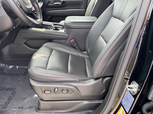 Used 2025 Chevrolet Suburban RST image 18