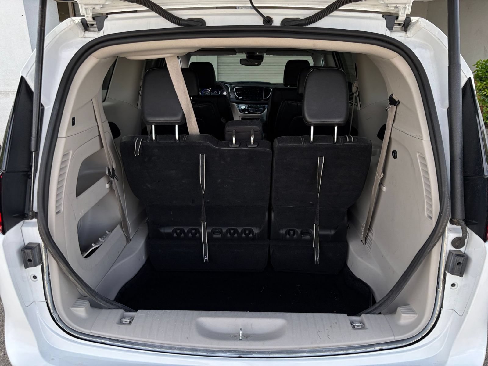 Used 2024 Chrysler Pacifica Touring-L FWD image 33