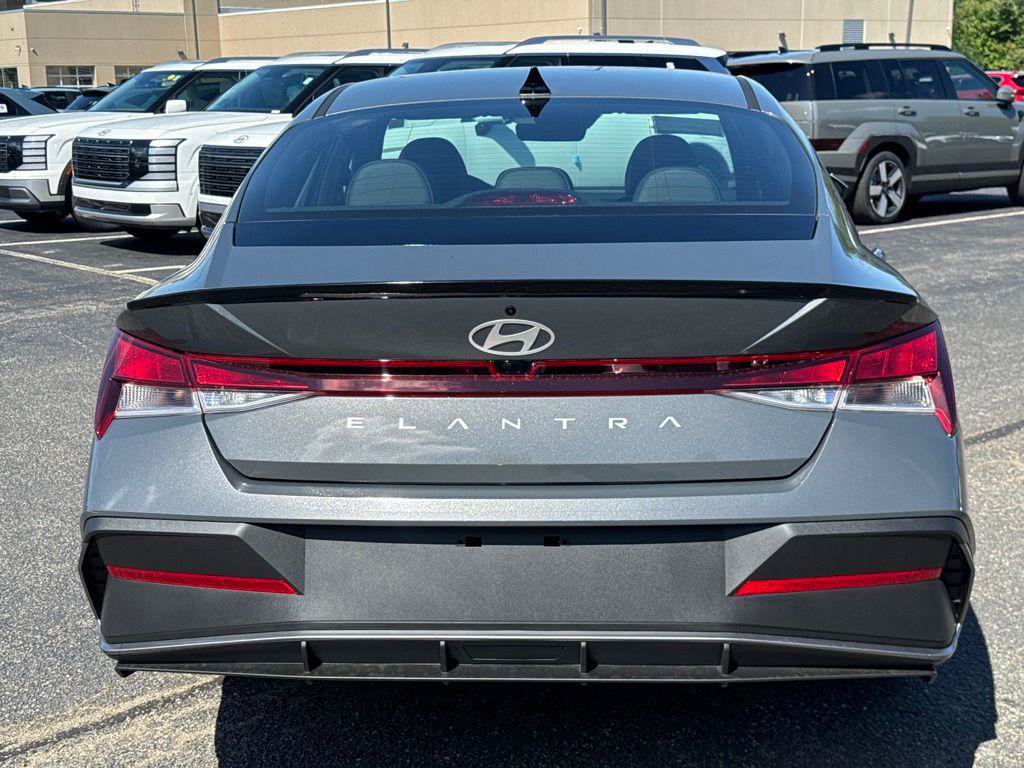 New 2026 Hyundai Elantra SEL Sport FWD image 7