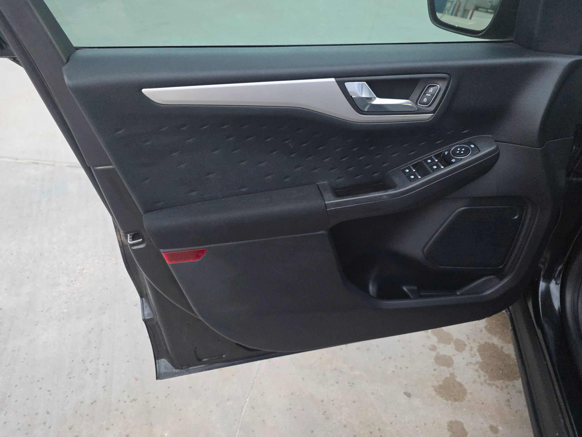 Used 2020 Ford Escape SE image 27