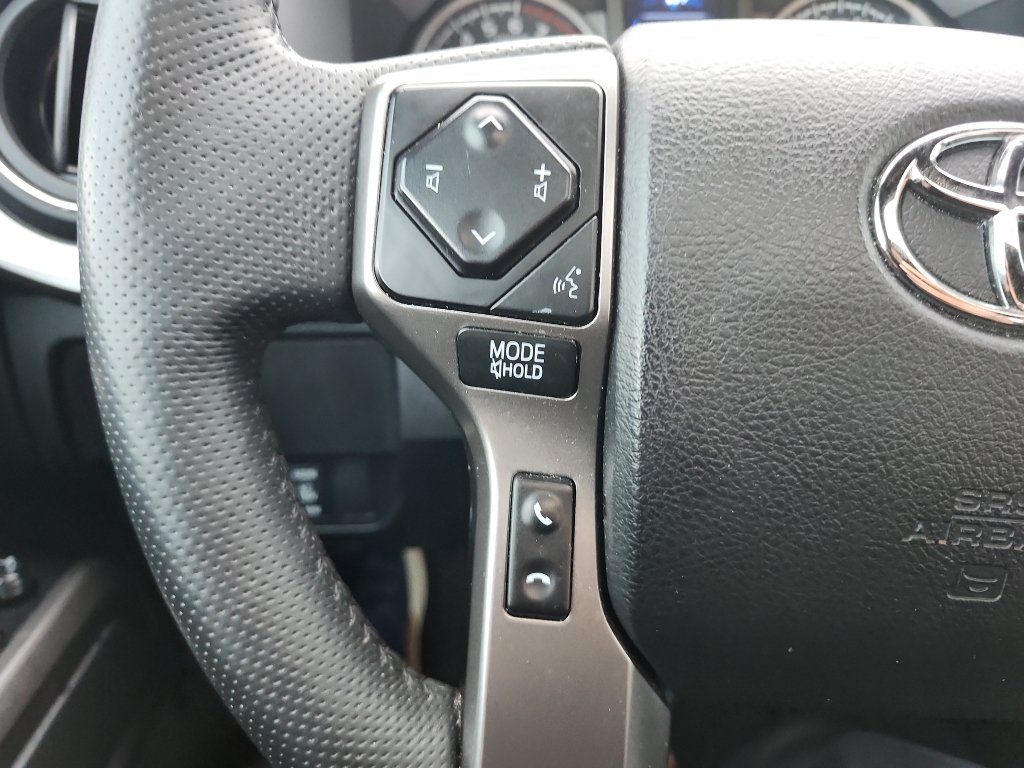 Used 2022 Toyota Tacoma Limited AWD/4WD image 25