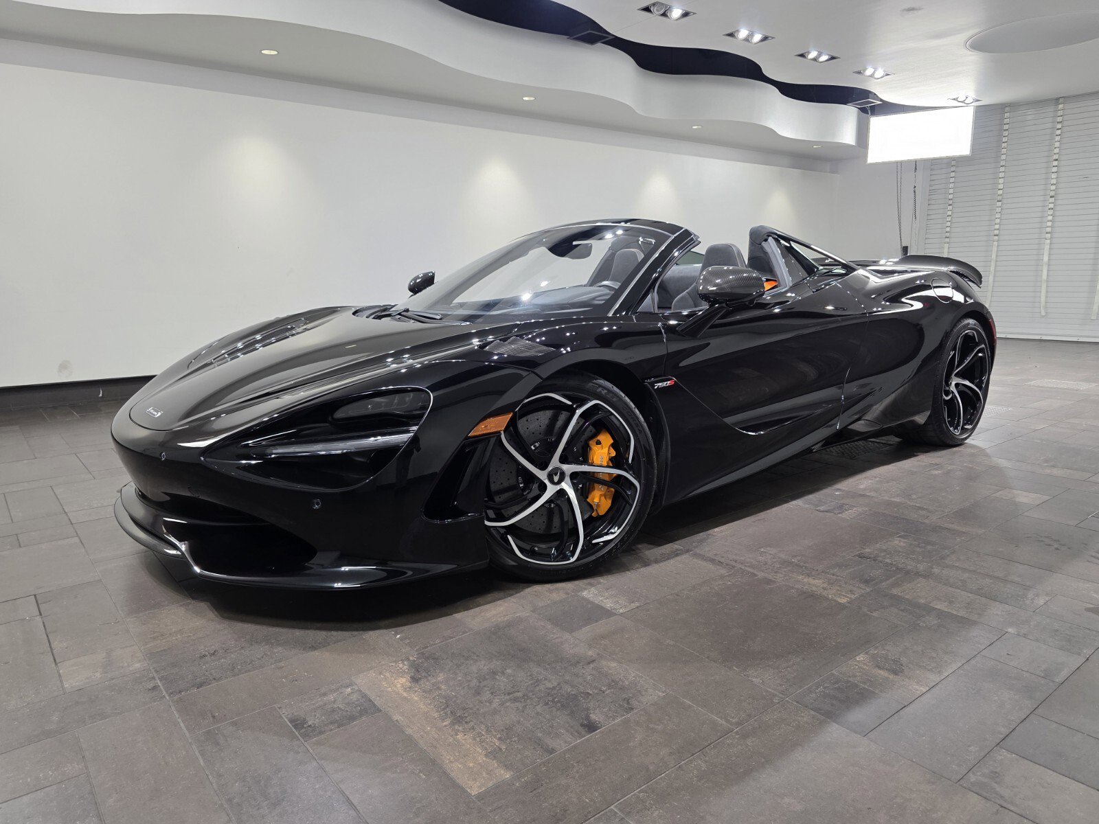 New 2025 McLaren 750S Spider RWD image 1