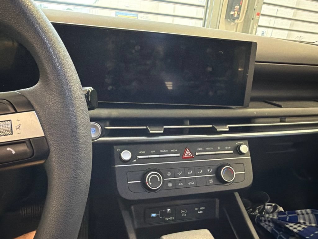 Used 2025 Hyundai Tucson SE FWD image 3