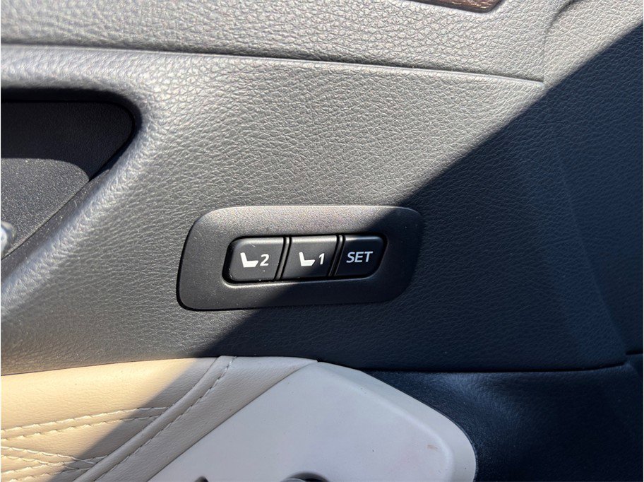 Used 2019 Toyota Avalon Limited w/ Advanced Safety Package FWD image 23