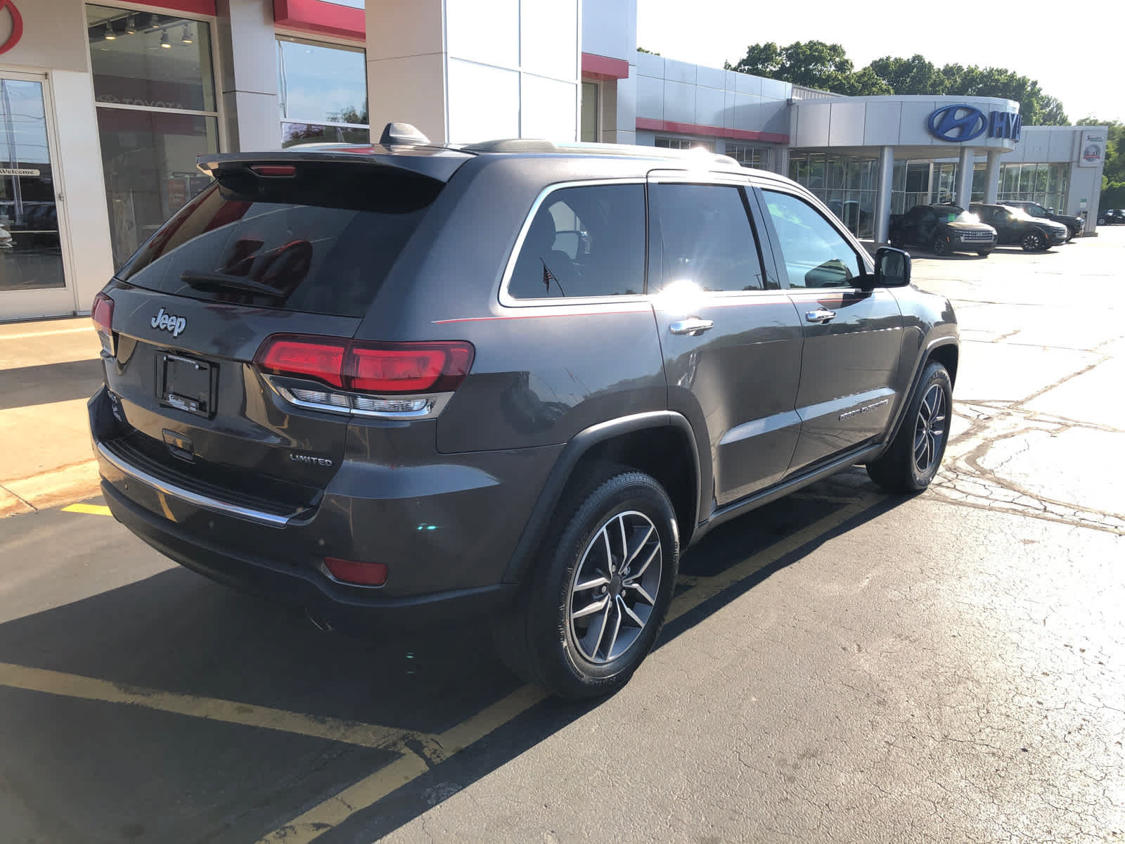Used 2021 Jeep Grand Cherokee Limited AWD/4WD image 4