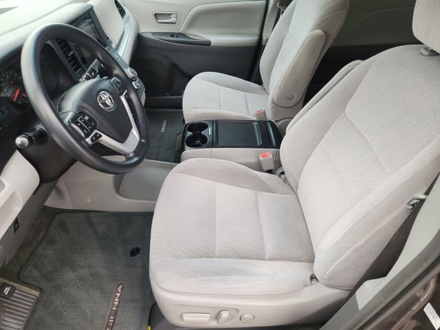 Used 2017 Toyota Sienna LE image 9