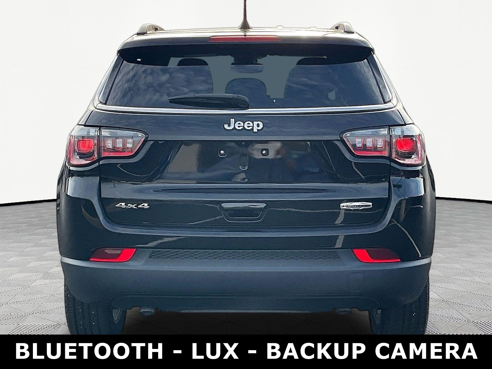 Used 2024 Jeep Compass Latitude AWD/4WD image 5