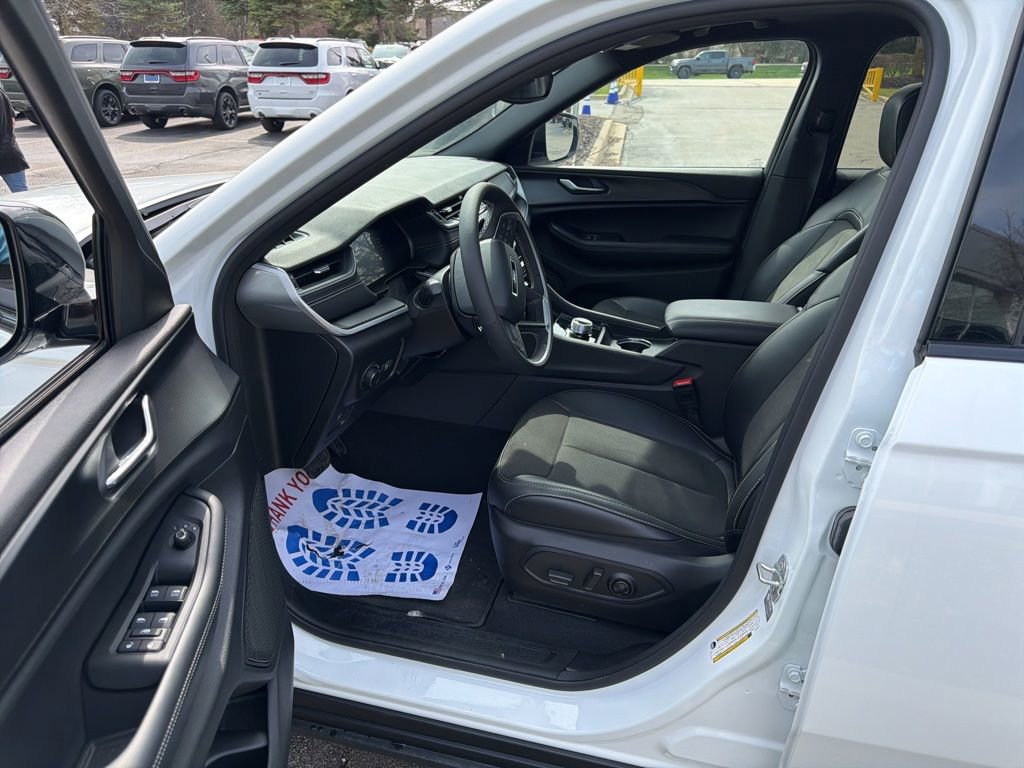 Certified 2024 Jeep Grand Cherokee L Altitude image 7