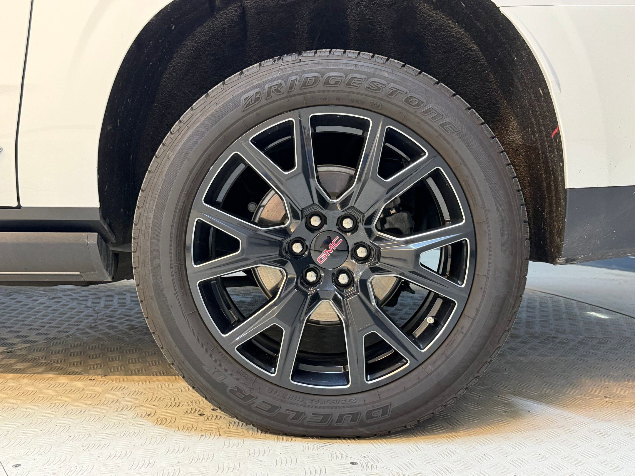 Used 2023 GMC Yukon XL Denali image 12