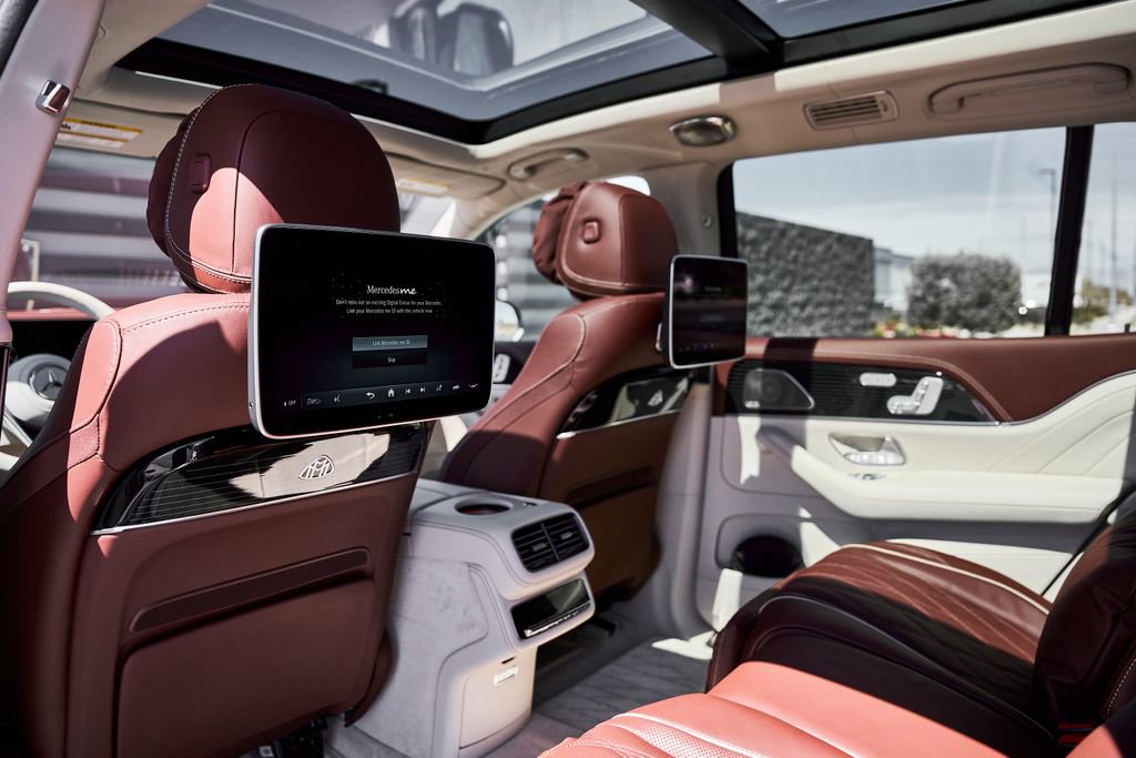 Used 2026 Mercedes-Benz Maybach GLS 600 4MATIC image 40