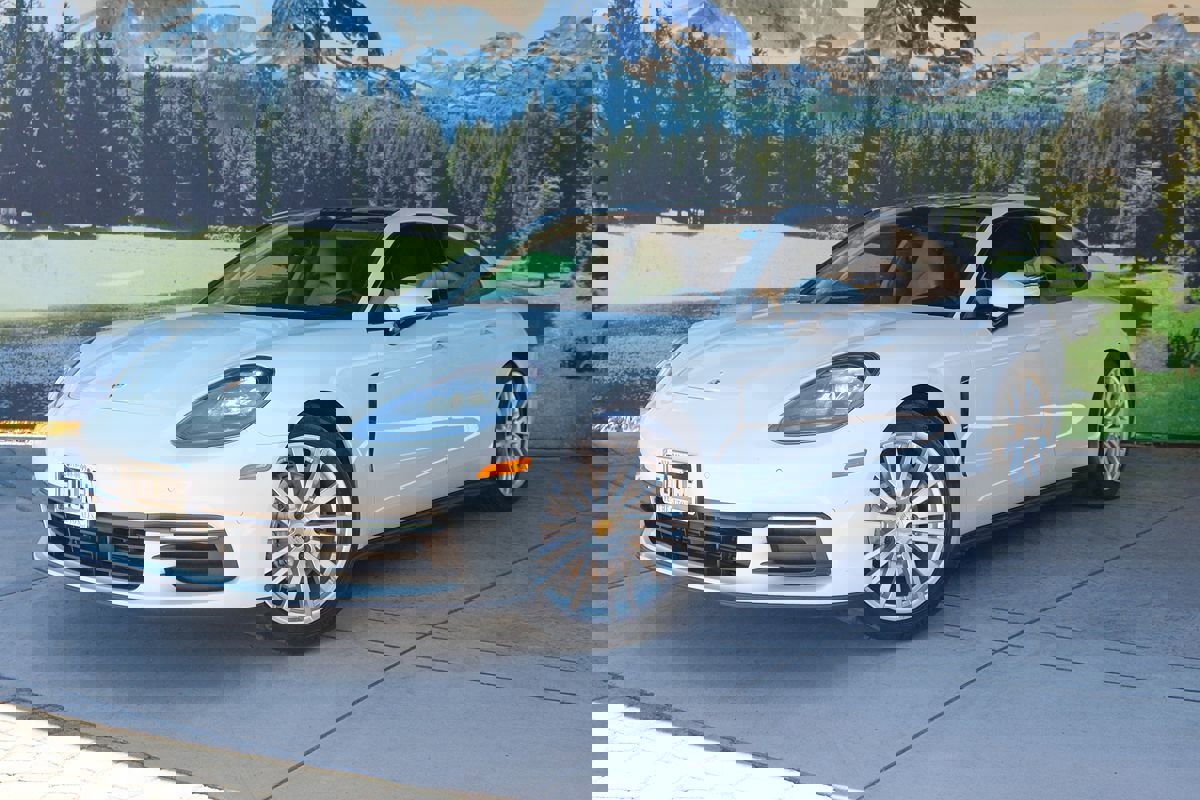 Used 2017 Porsche Panamera image 1