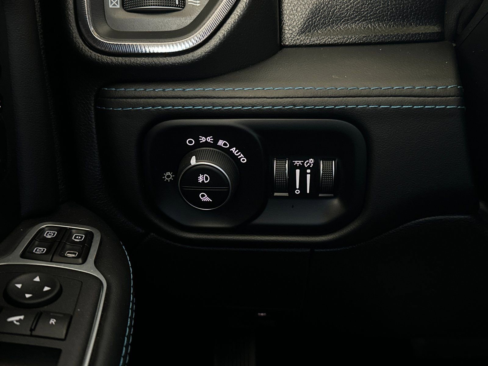 Used 2024 RAM 2500 Rebel w/ Towing Technology Group image 27